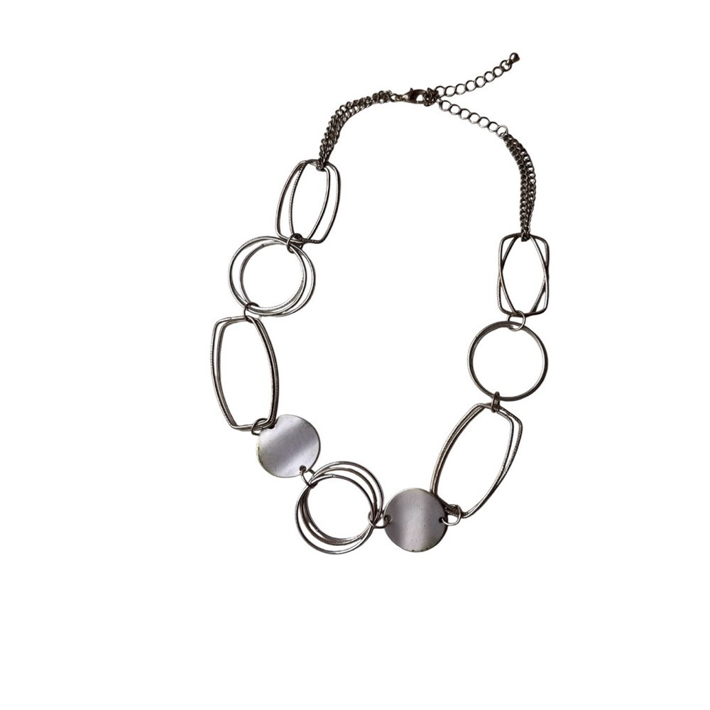 Elegant Silver Geometric Necklace - Picture 2 of 4